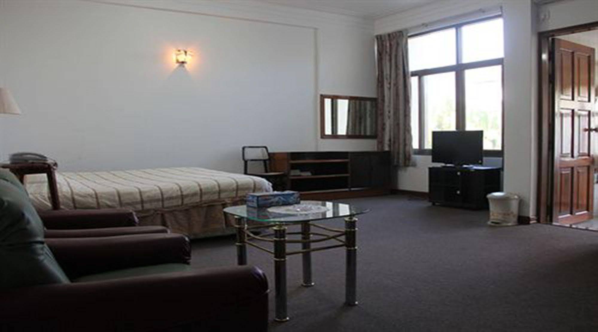 Hotel Windsor Янгон Екстер'єр фото